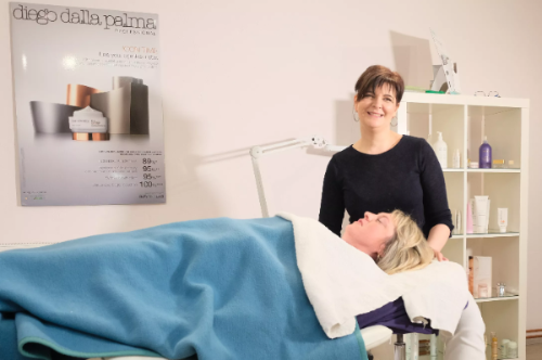 Michaela bei der Plasma-Behandlung